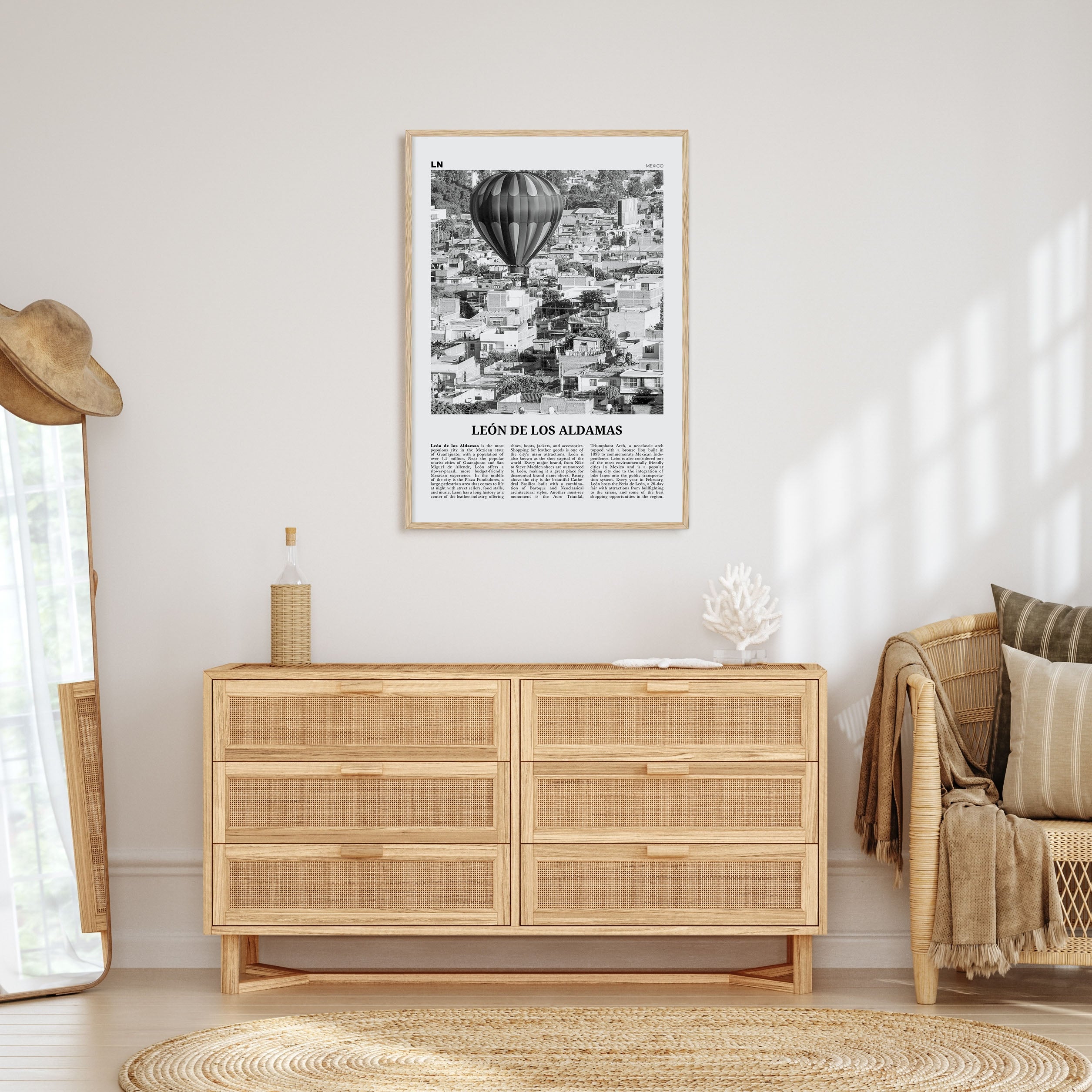 León de los Aldamas Travel B&W Poster